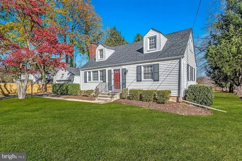17 Montgomery Avenue, Rocky Hill, NJ MLS: NJSO2004252
