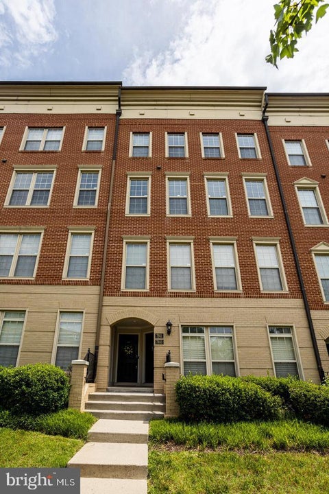 Townhouse For Rent - 7931 Crescent Park Drive<br/> GAINESVILLE, VA 20155