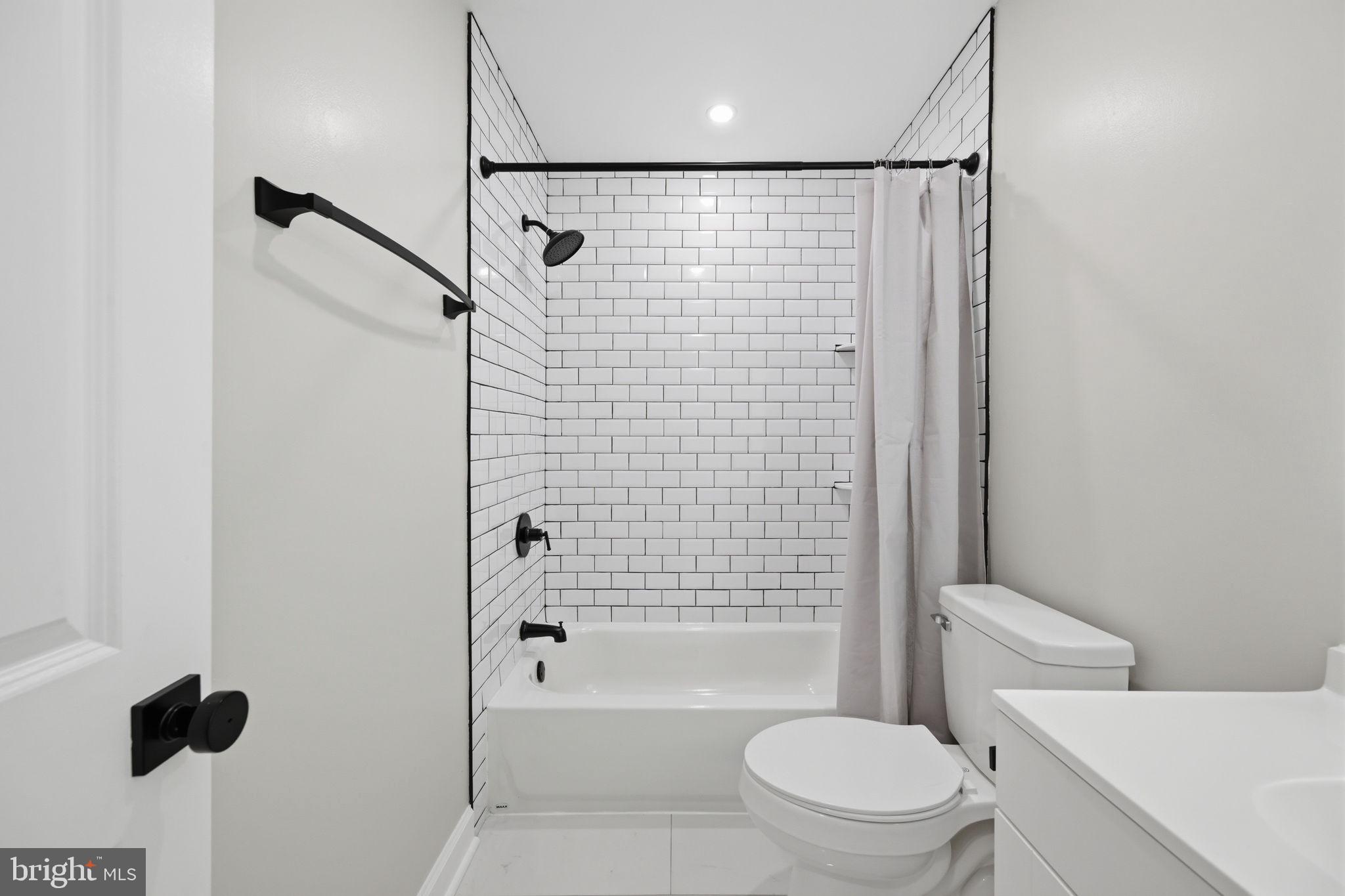 PINES CONDOMINIUM - Residential