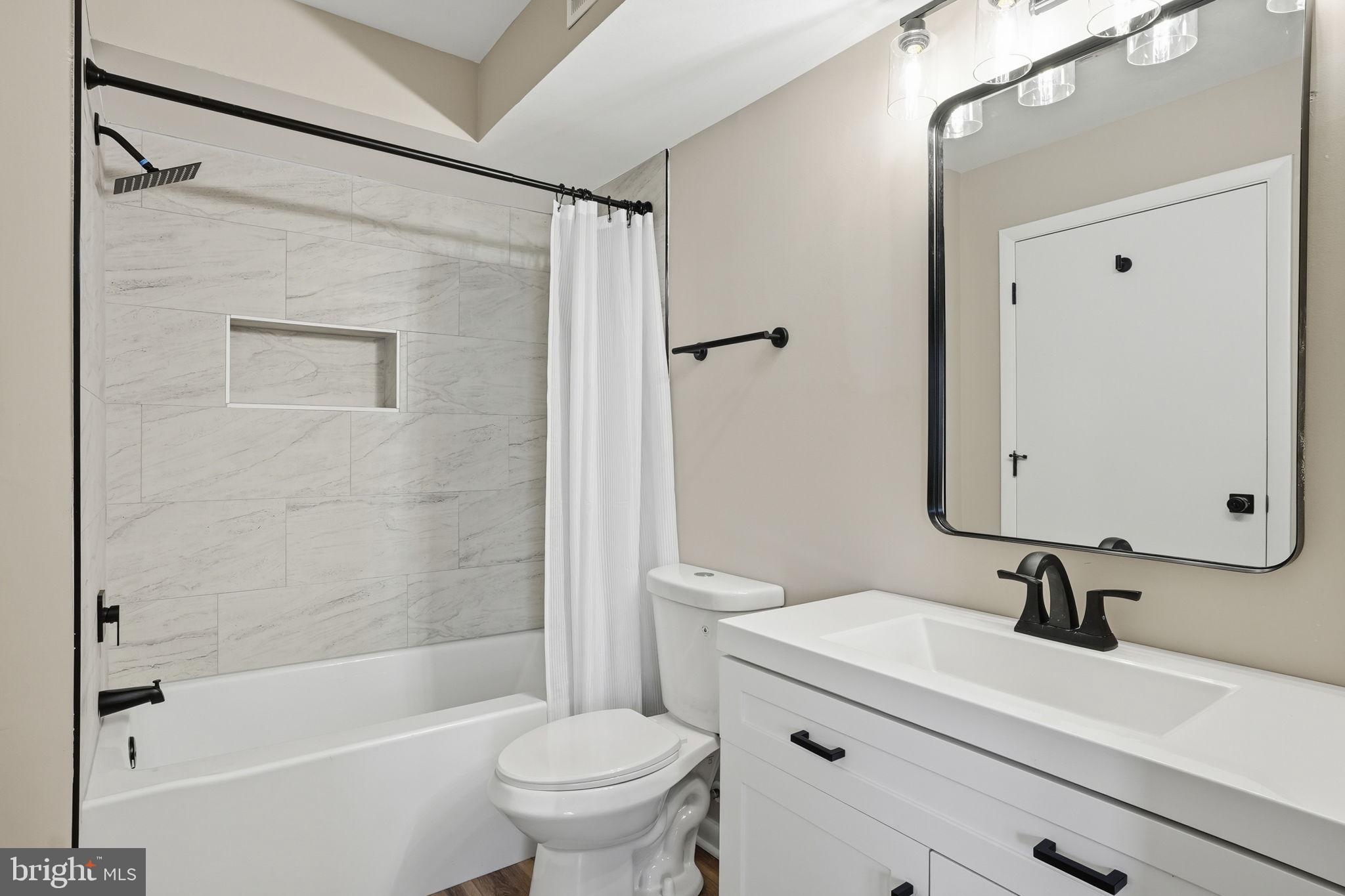 ANNAPOLIS OVERLOOK - Residential