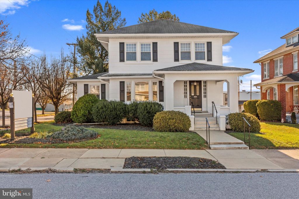 Photo of 2200 W Market Street, YORK, PA 17404 (MLS # PAYK2073370)