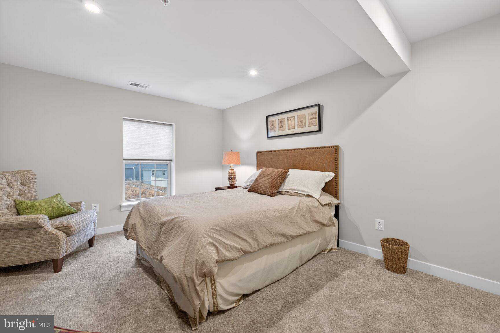 LAKE LINGANORE - Residential