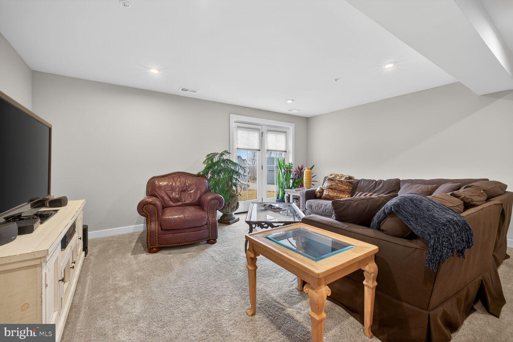 LAKE LINGANORE - Residential