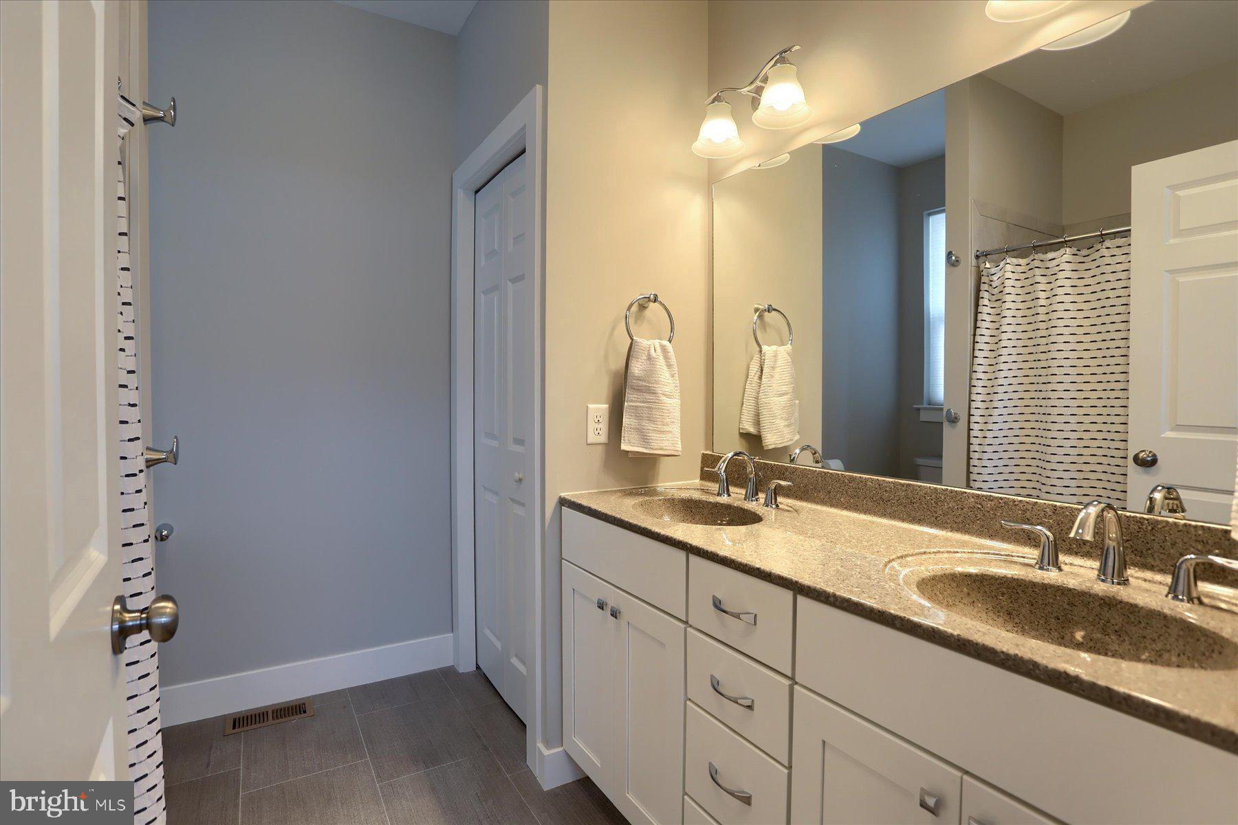 MADISON COURT - Residential