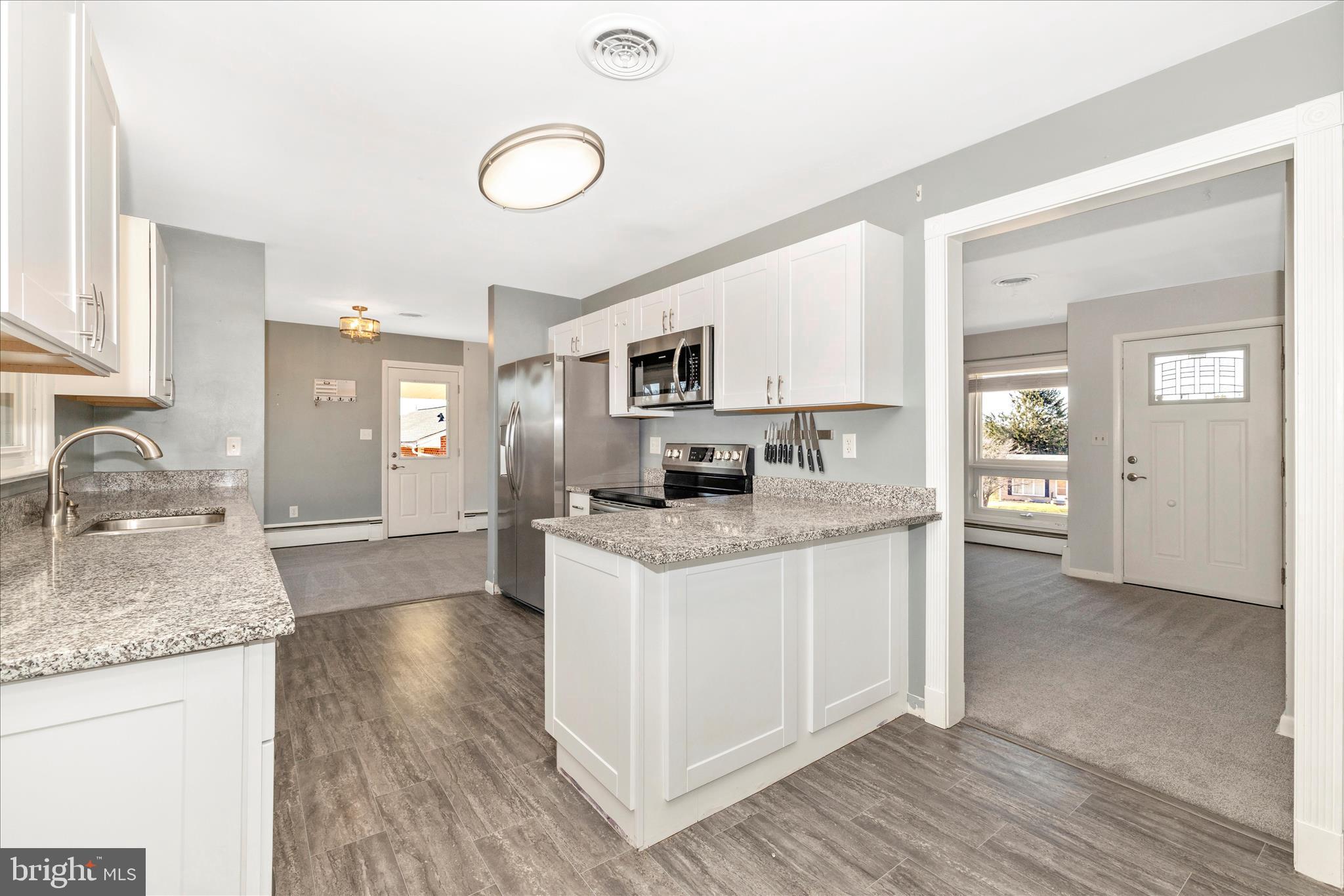 COLONIAL PARK - Residential