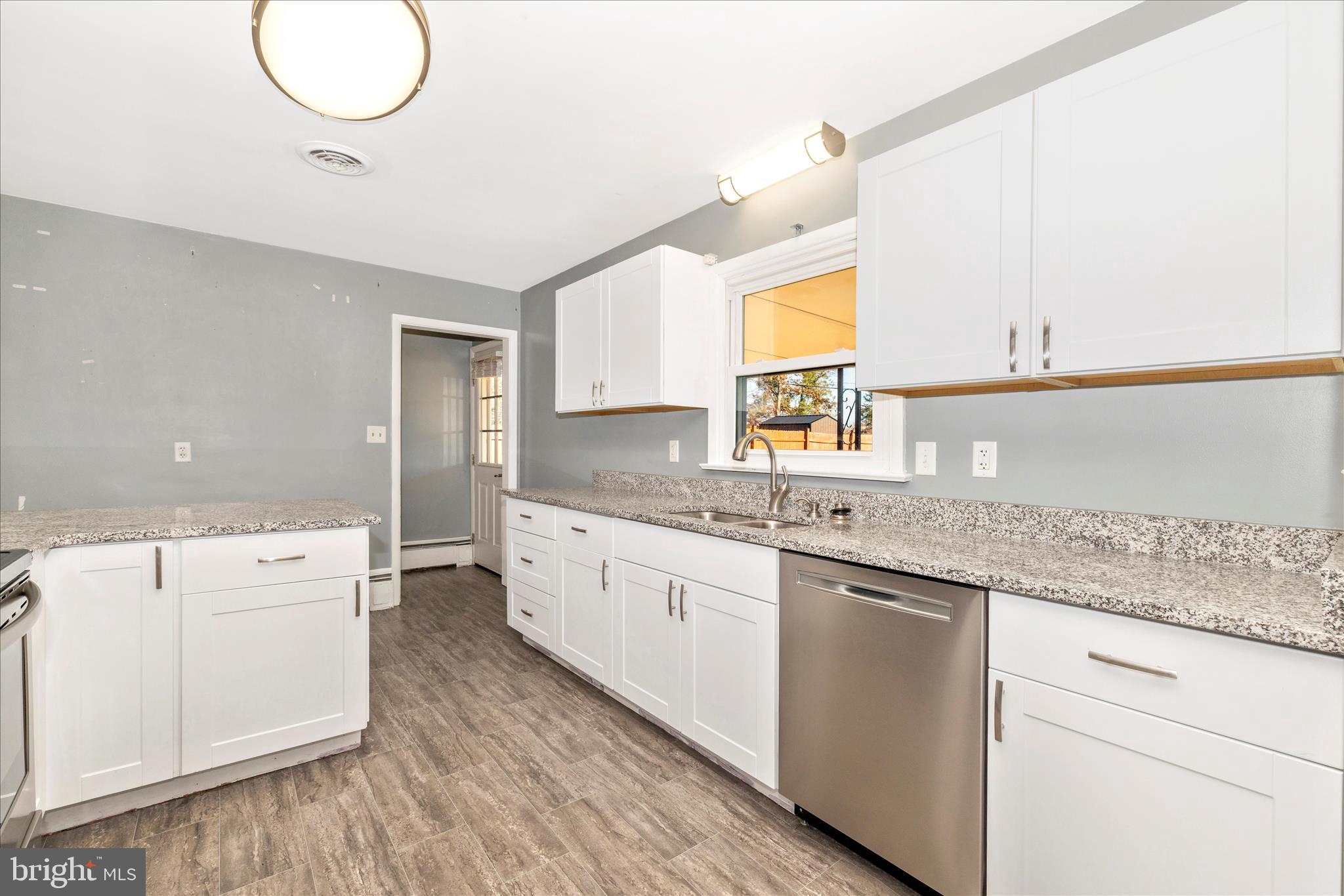 COLONIAL PARK - Residential