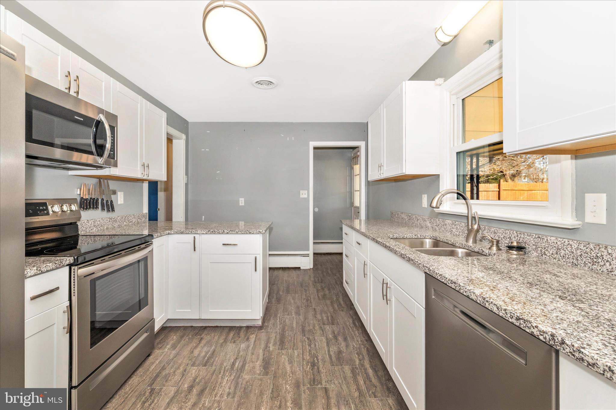 COLONIAL PARK - Residential