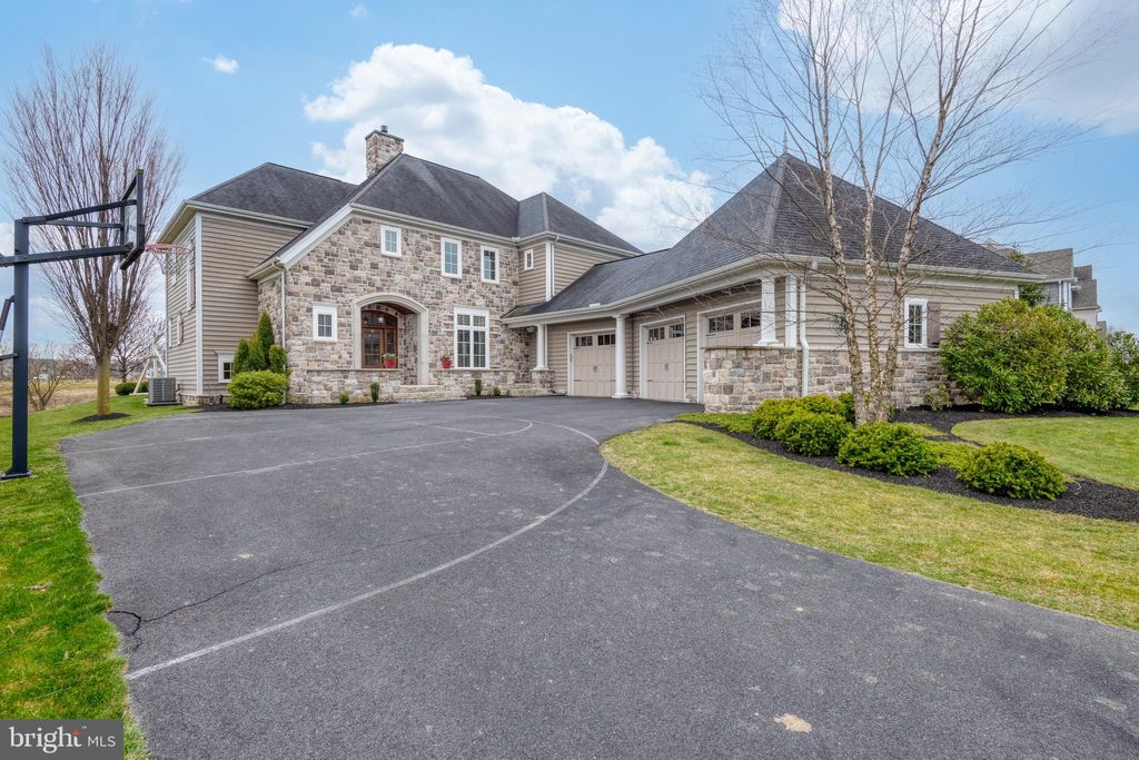 Photo of 536 E Delp Road, Lancaster, PA 17601 (MLS # PALA2048102)