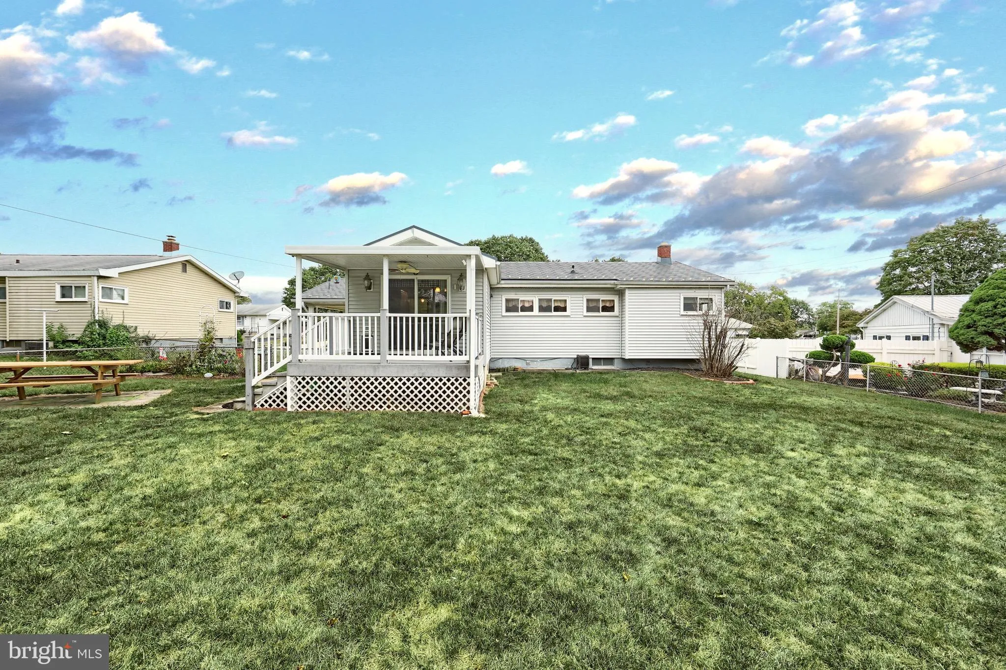 York, Pennsylvania 17404, United States, 3 Bedrooms Bedrooms, ,2 BathroomsBathrooms,Residential,Pending,216384