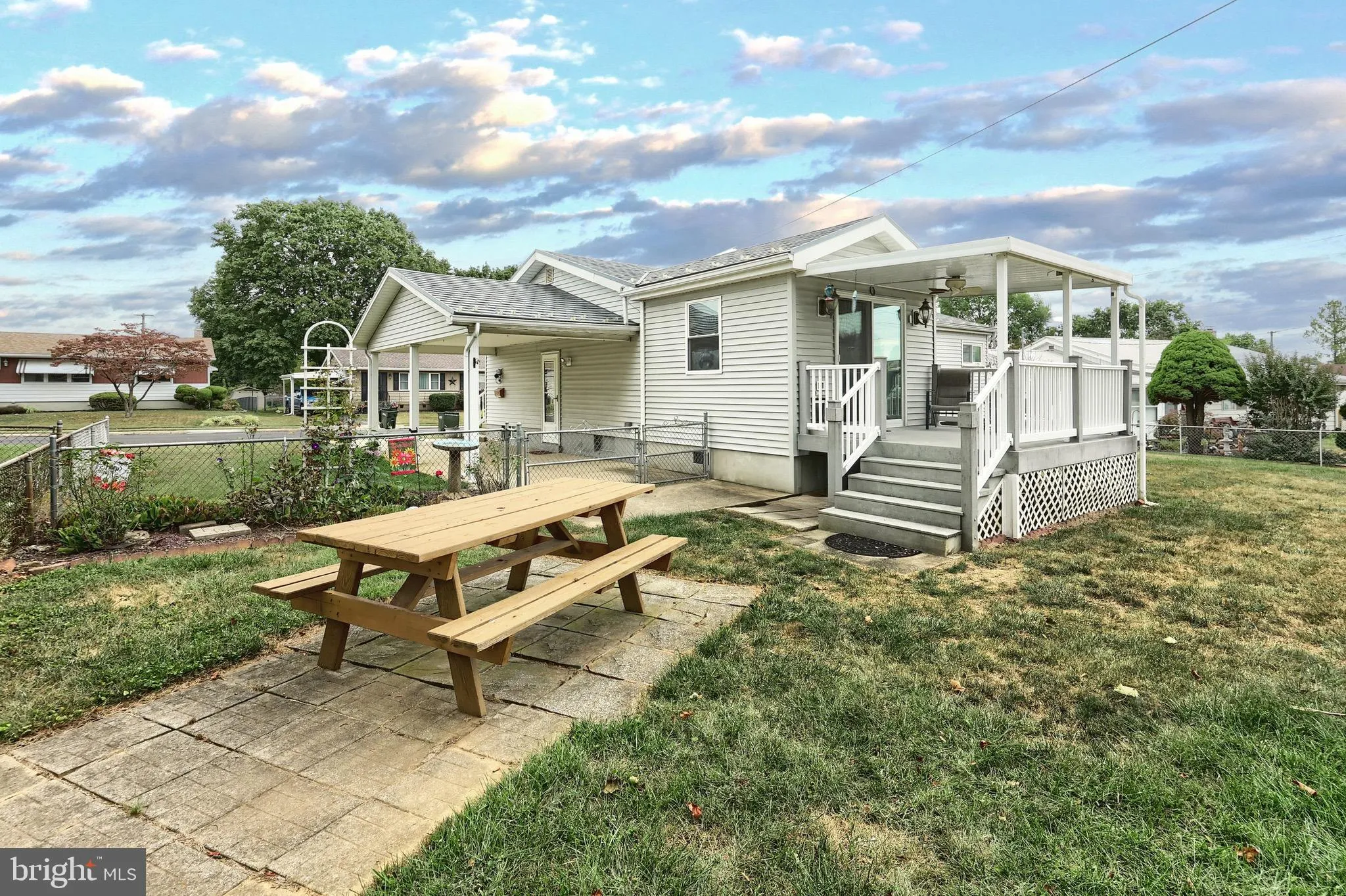 York, Pennsylvania 17404, United States, 3 Bedrooms Bedrooms, ,2 BathroomsBathrooms,Residential,Pending,216384