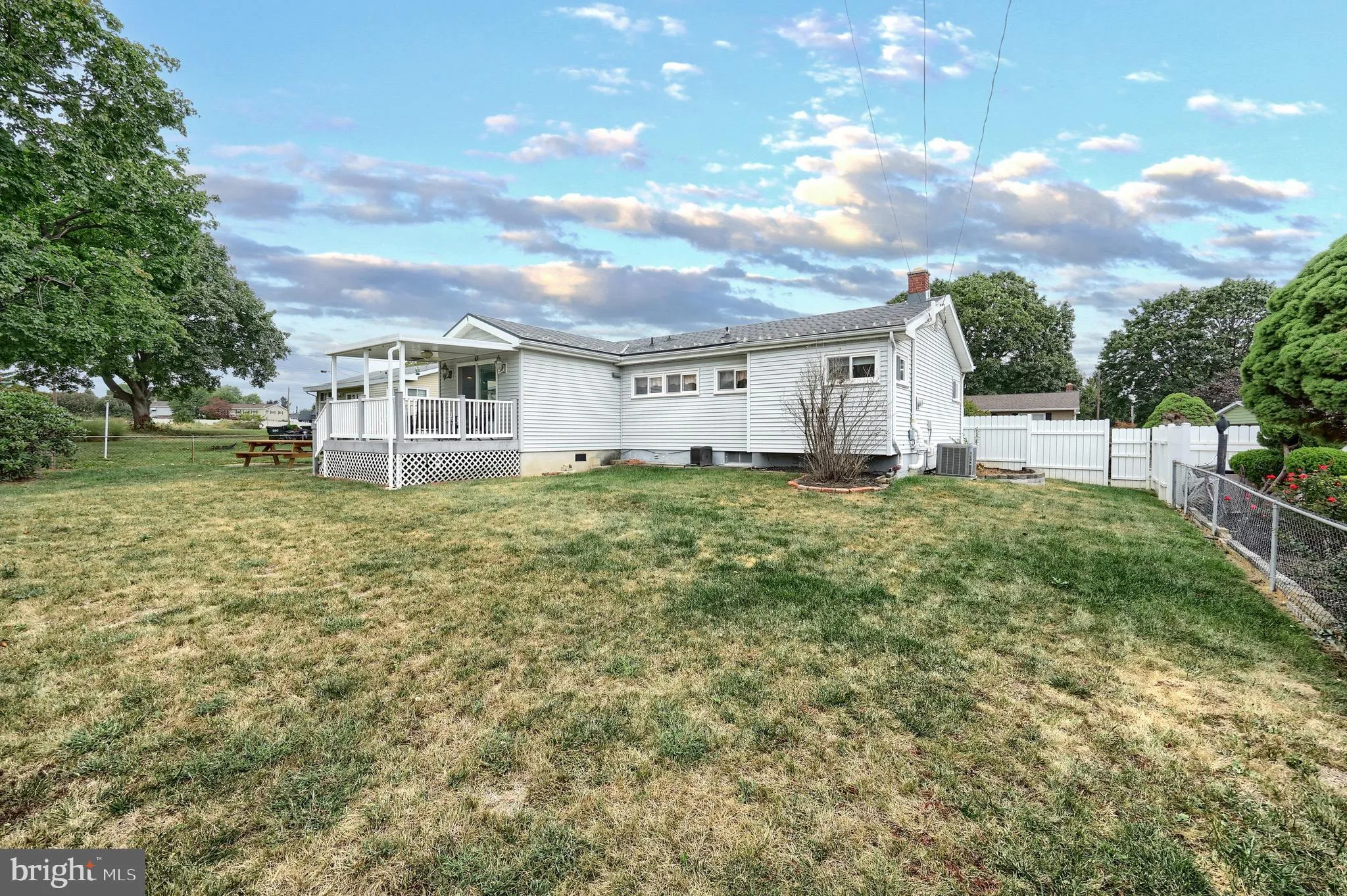 York, Pennsylvania 17404, United States, 3 Bedrooms Bedrooms, ,2 BathroomsBathrooms,Residential,Pending,216384