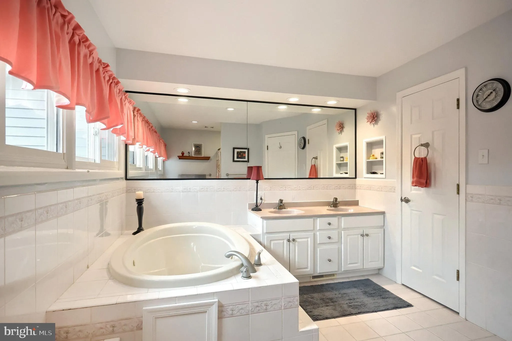 York, Pennsylvania 17404, United States, 3 Bedrooms Bedrooms, ,2 BathroomsBathrooms,Residential,Pending,216384