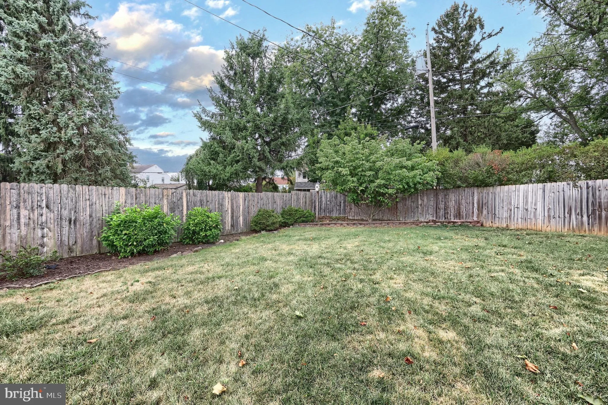 York, Pennsylvania 17404, United States, 3 Bedrooms Bedrooms, ,2 BathroomsBathrooms,Residential,Pending,216384