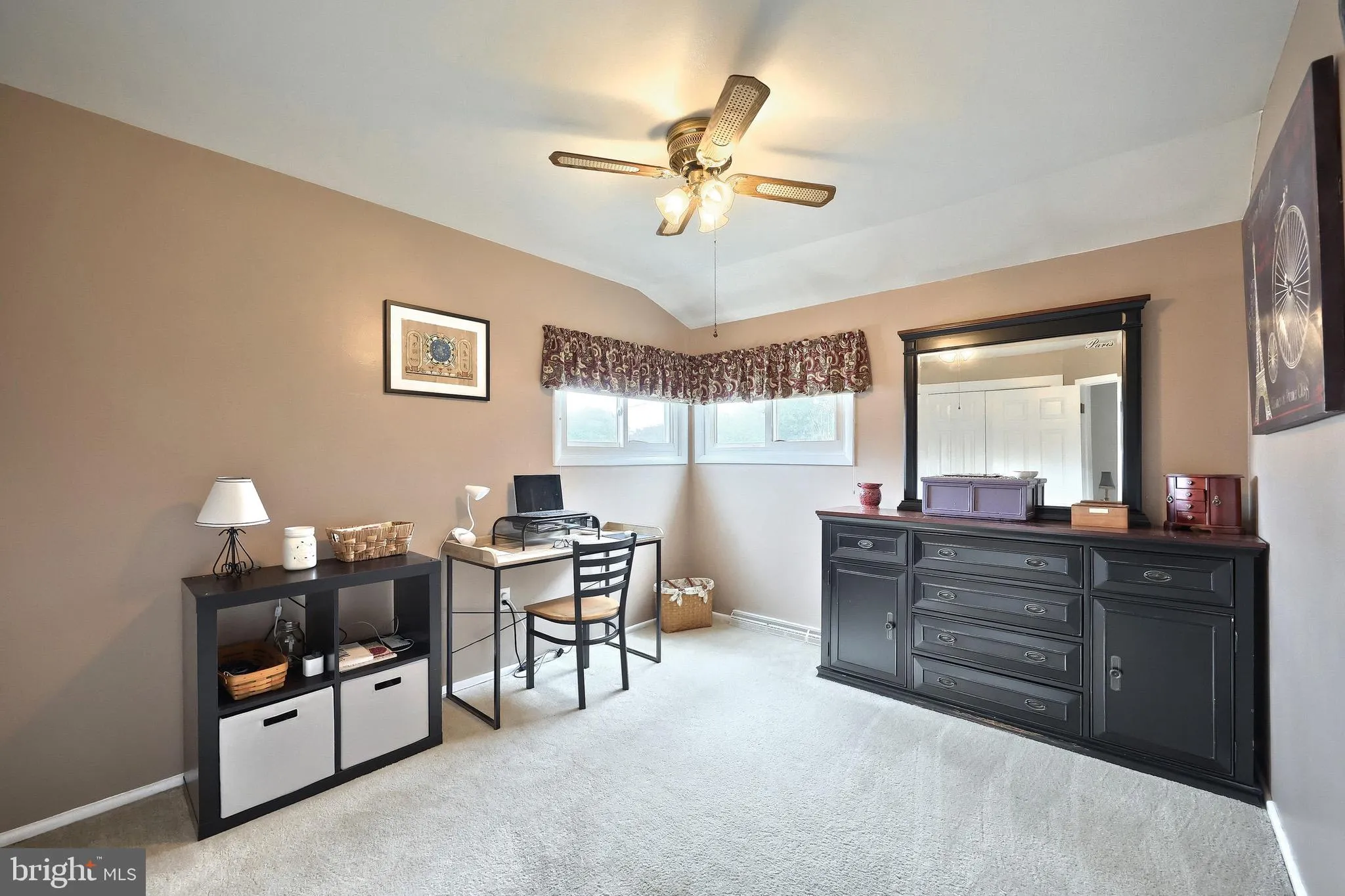 York, Pennsylvania 17404, United States, 3 Bedrooms Bedrooms, ,2 BathroomsBathrooms,Residential,Pending,216384