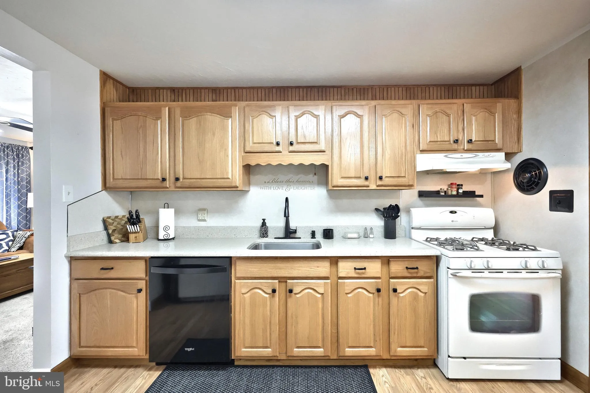 York, Pennsylvania 17404, United States, 3 Bedrooms Bedrooms, ,2 BathroomsBathrooms,Residential,Pending,216384