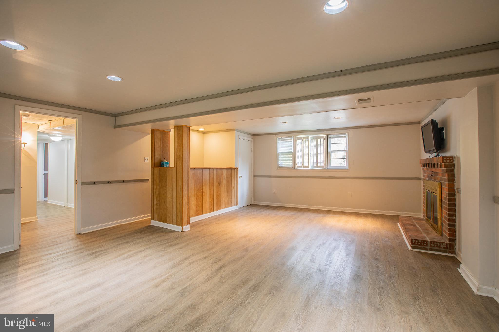 FORT WASHINGTON - Residential Lease