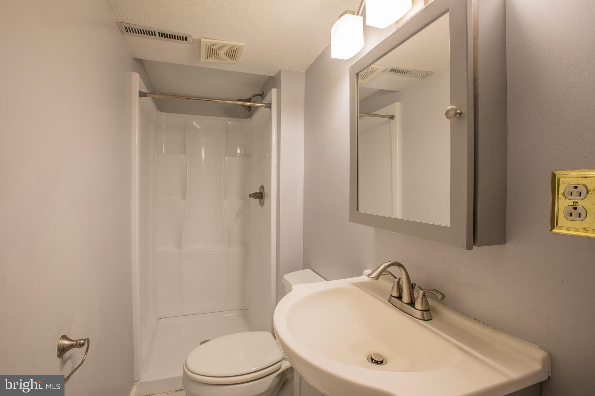 FORT WASHINGTON - Residential Lease