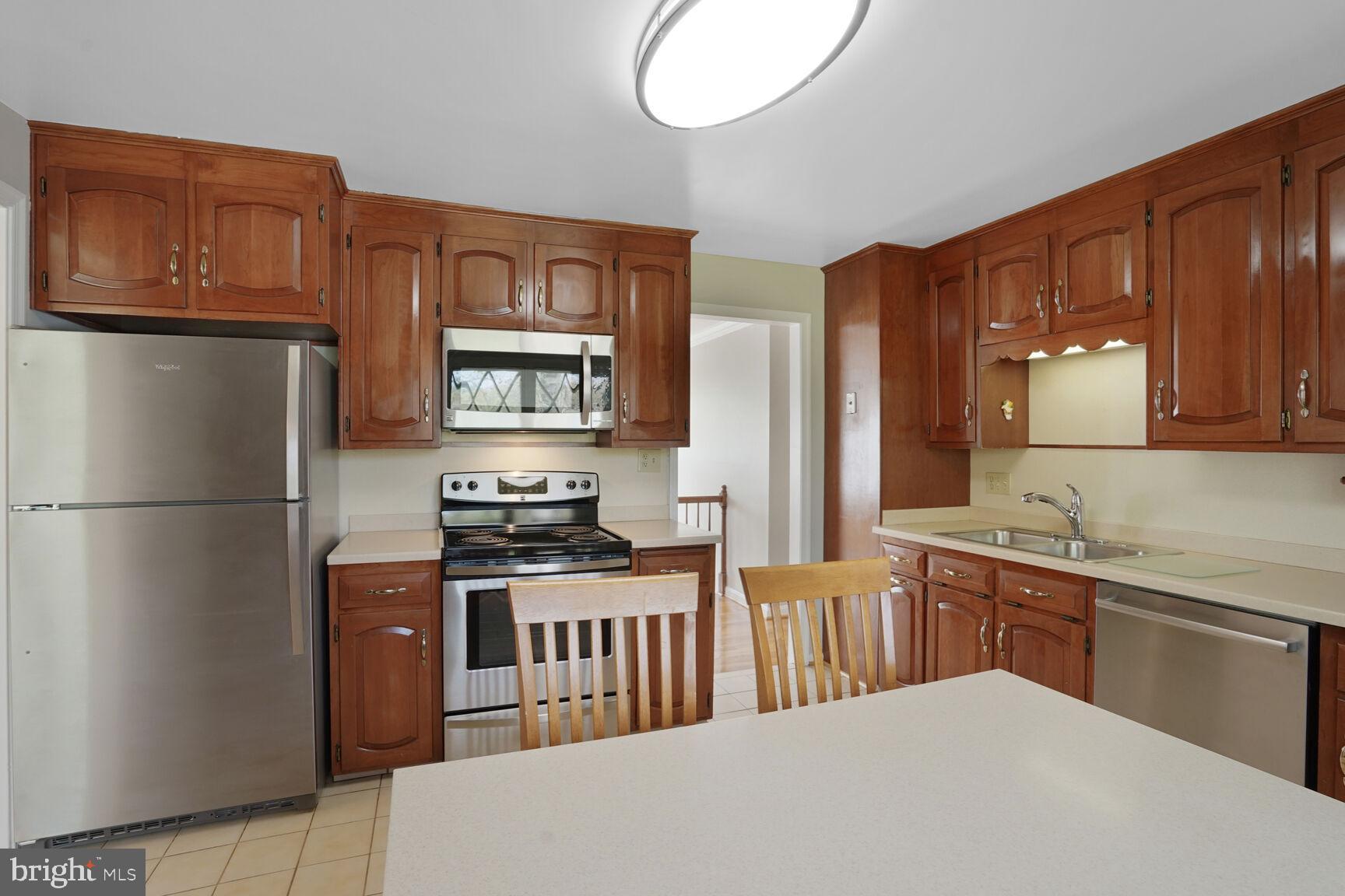 BROYHILL LANGLEY ESTATES - Residential Lease