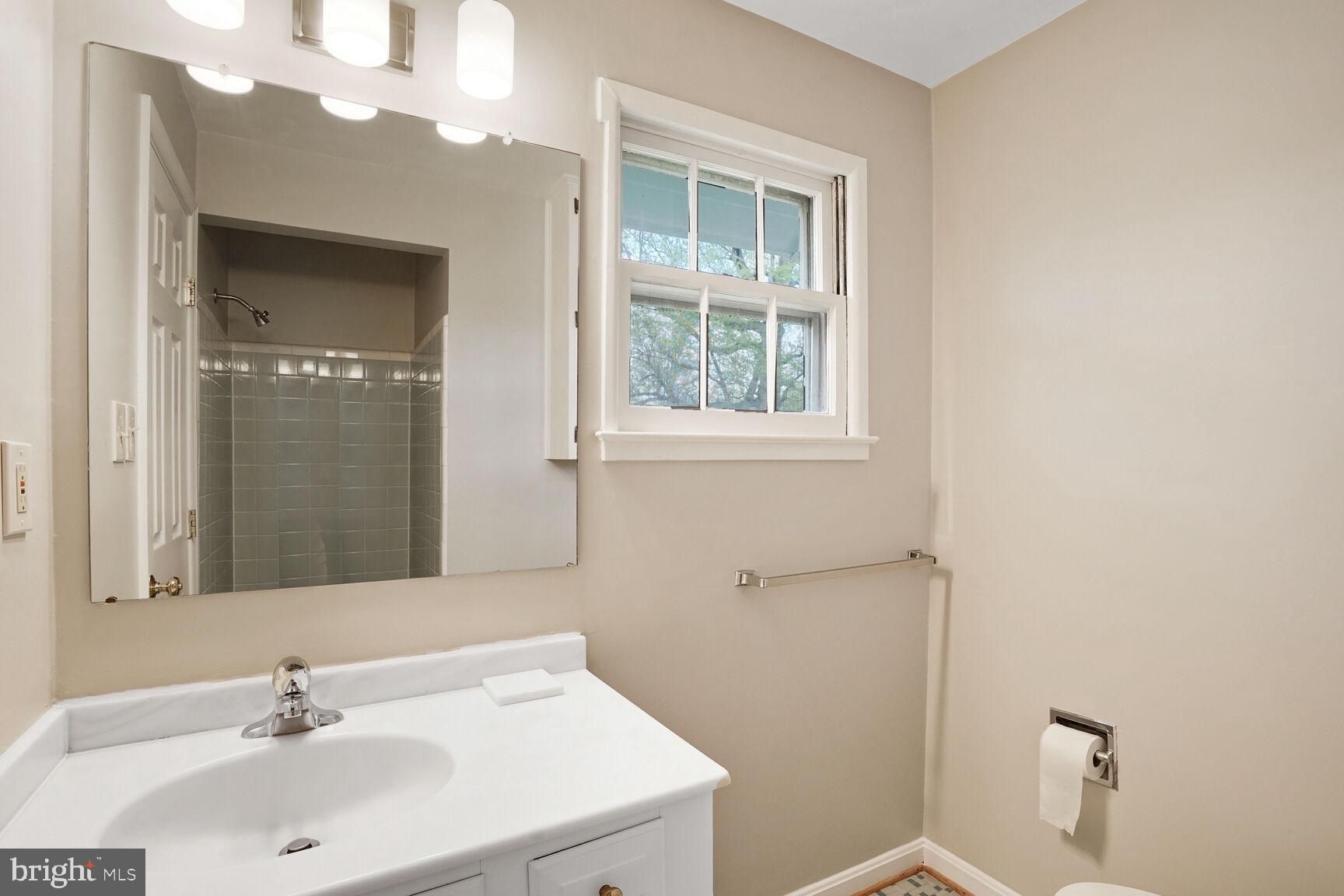 BROYHILL LANGLEY ESTATES - Residential Lease