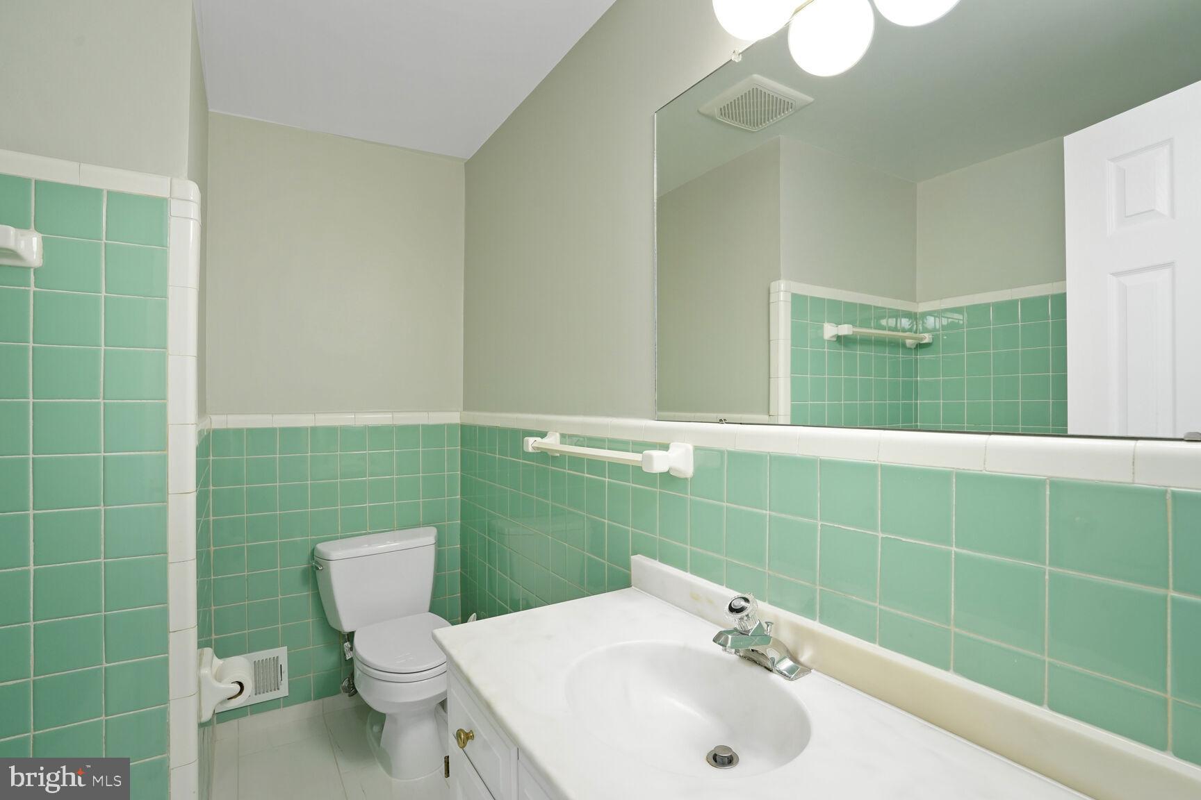 BROYHILL LANGLEY ESTATES - Residential Lease