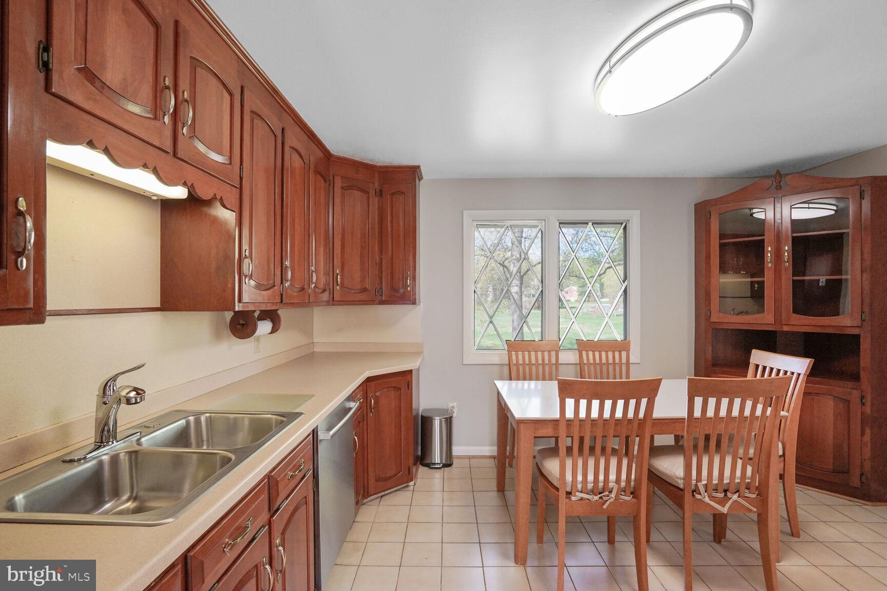 BROYHILL LANGLEY ESTATES - Residential Lease