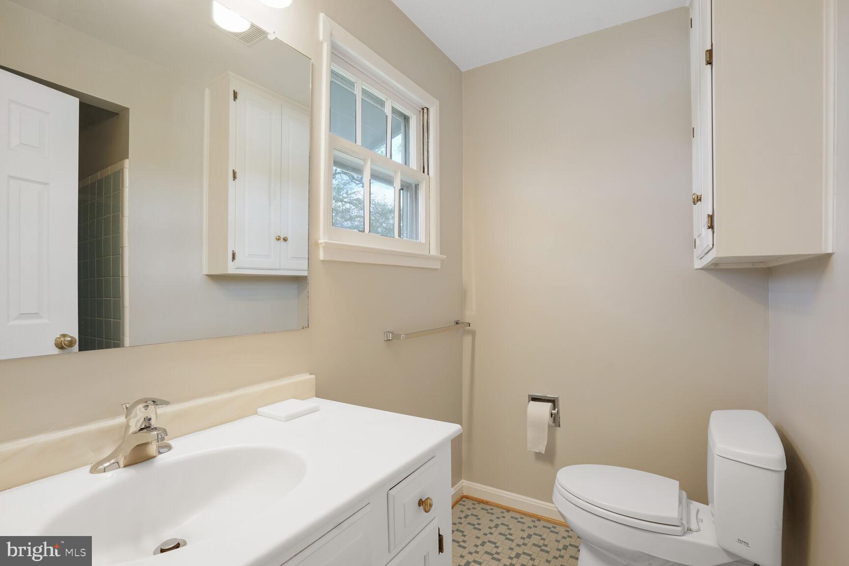 BROYHILL LANGLEY ESTATES - Residential Lease