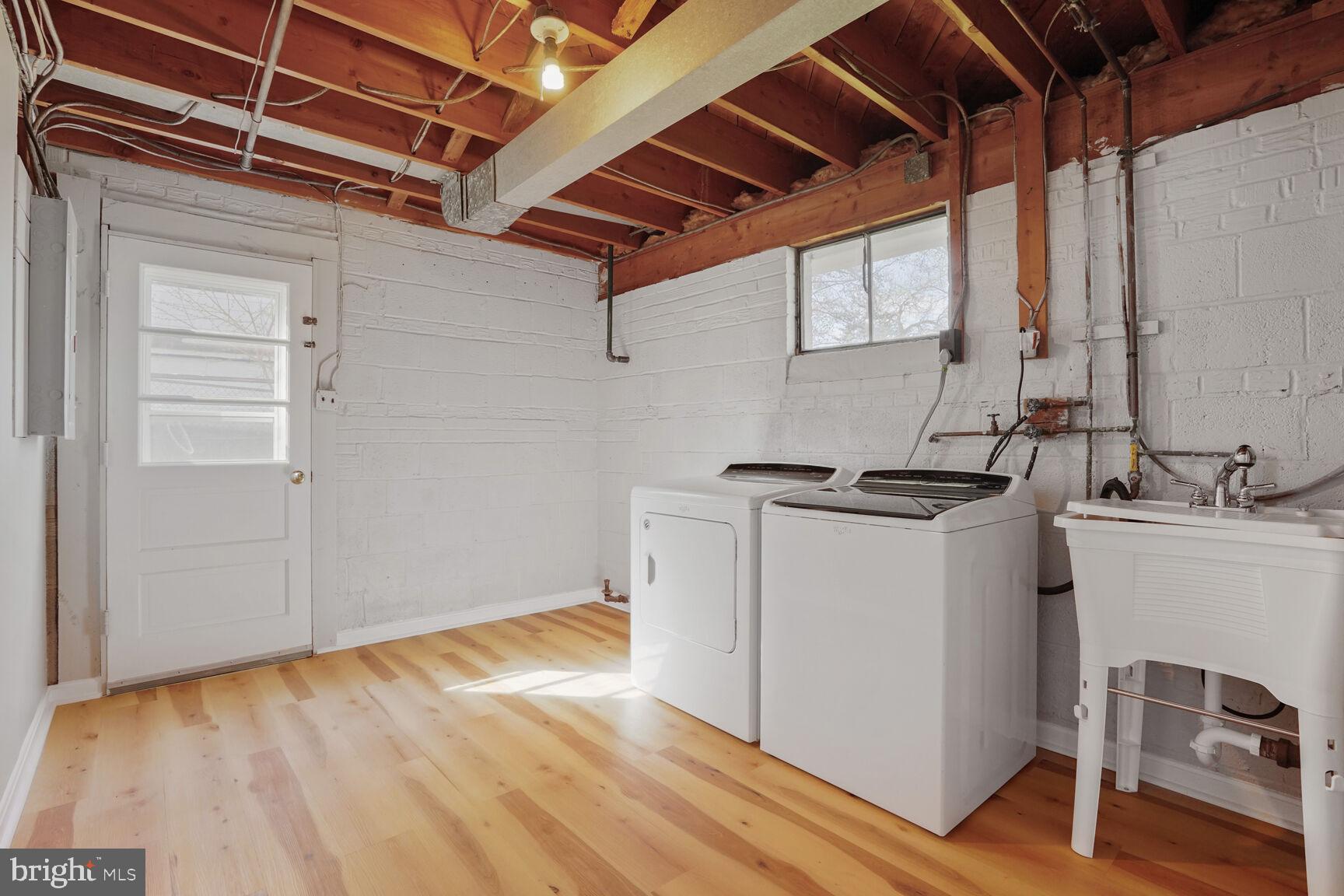 BROYHILL LANGLEY ESTATES - Residential Lease