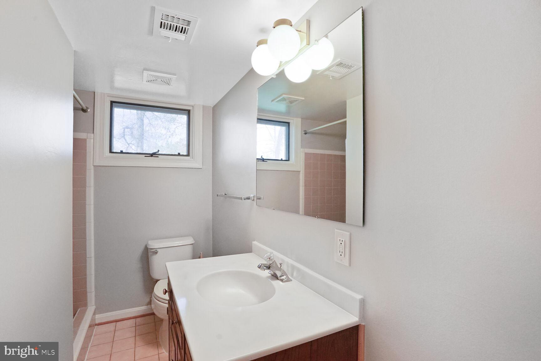 BROYHILL LANGLEY ESTATES - Residential Lease