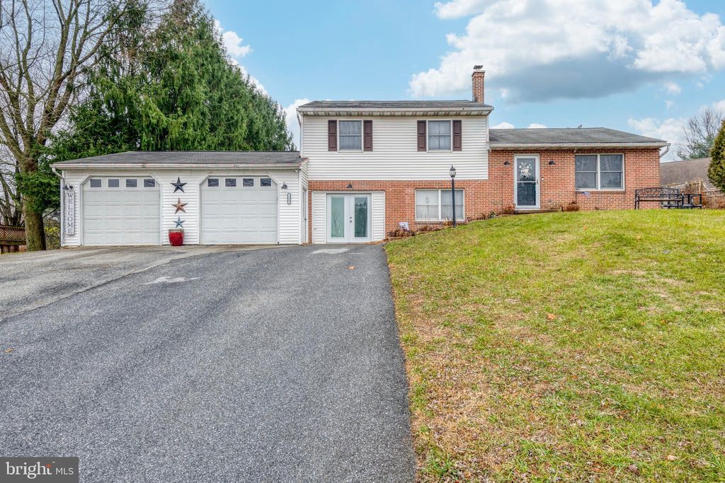 Photo of 115 N Sadsbury Court, GAP, PA 17527 (MLS # PALA2061736)