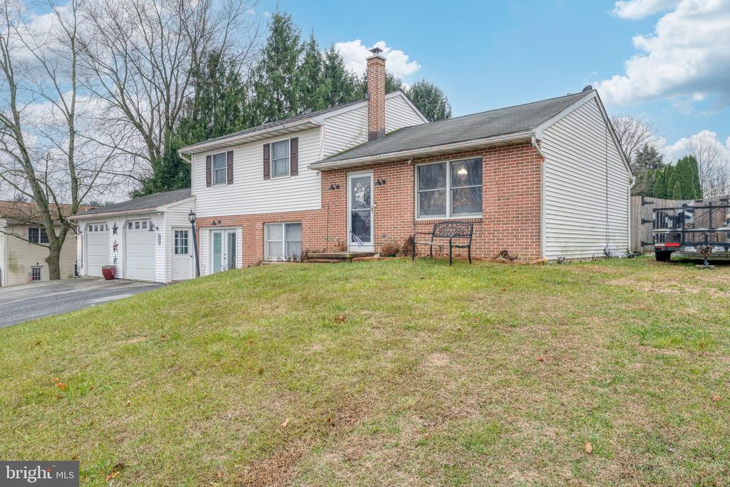 Photo of 115 N Sadsbury Court, GAP, PA 17527 (MLS # PALA2061736)