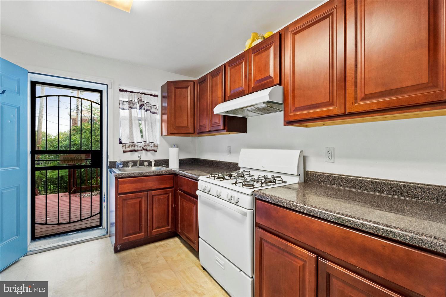 SANDTOWN-WINCHESTER - Residential