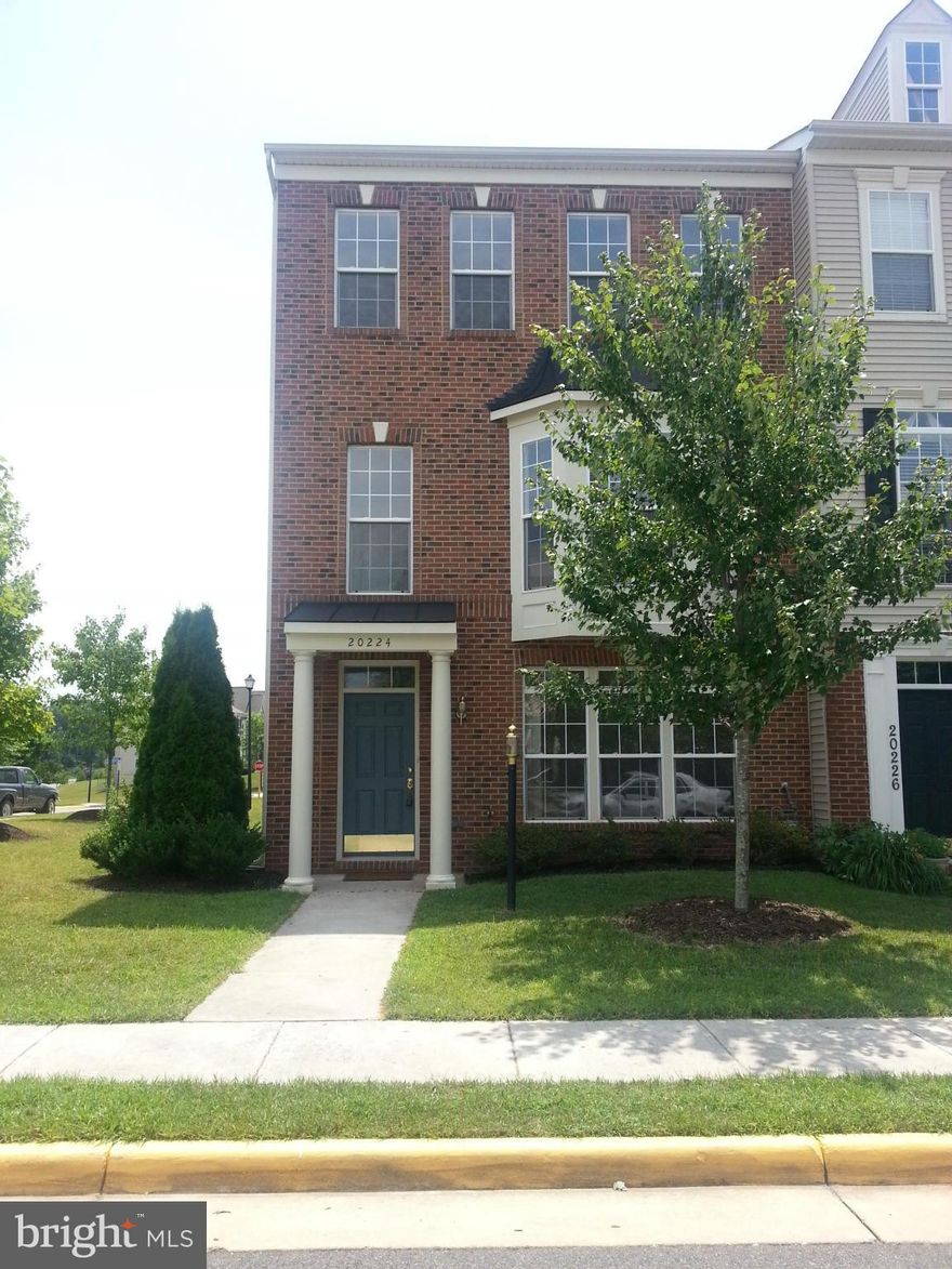 Brick front, 2-car garage Townhouse with 4 BR, 3 1/2 BA in Ashbrook. Hardwood floors, 3 sided fireplace, kitchen with island & sliding glass doors to large deck. Huge master with tray ceiling, walk-in closets and soaking tub in master bath. Walk to pool and rec center. Convenient to Toll Road & Route 7 & Route 28.