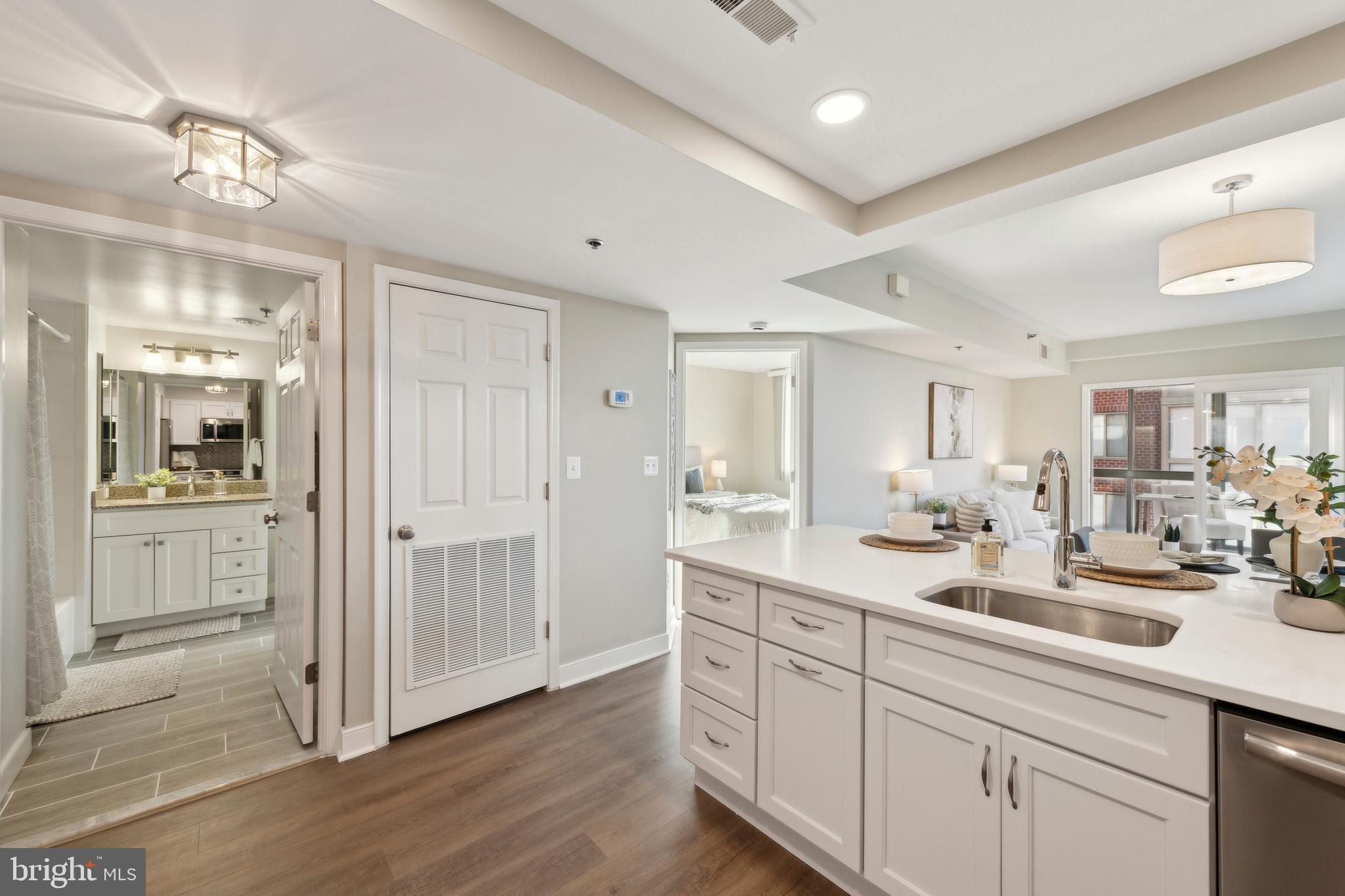 WINDSOR PLAZA - Residential