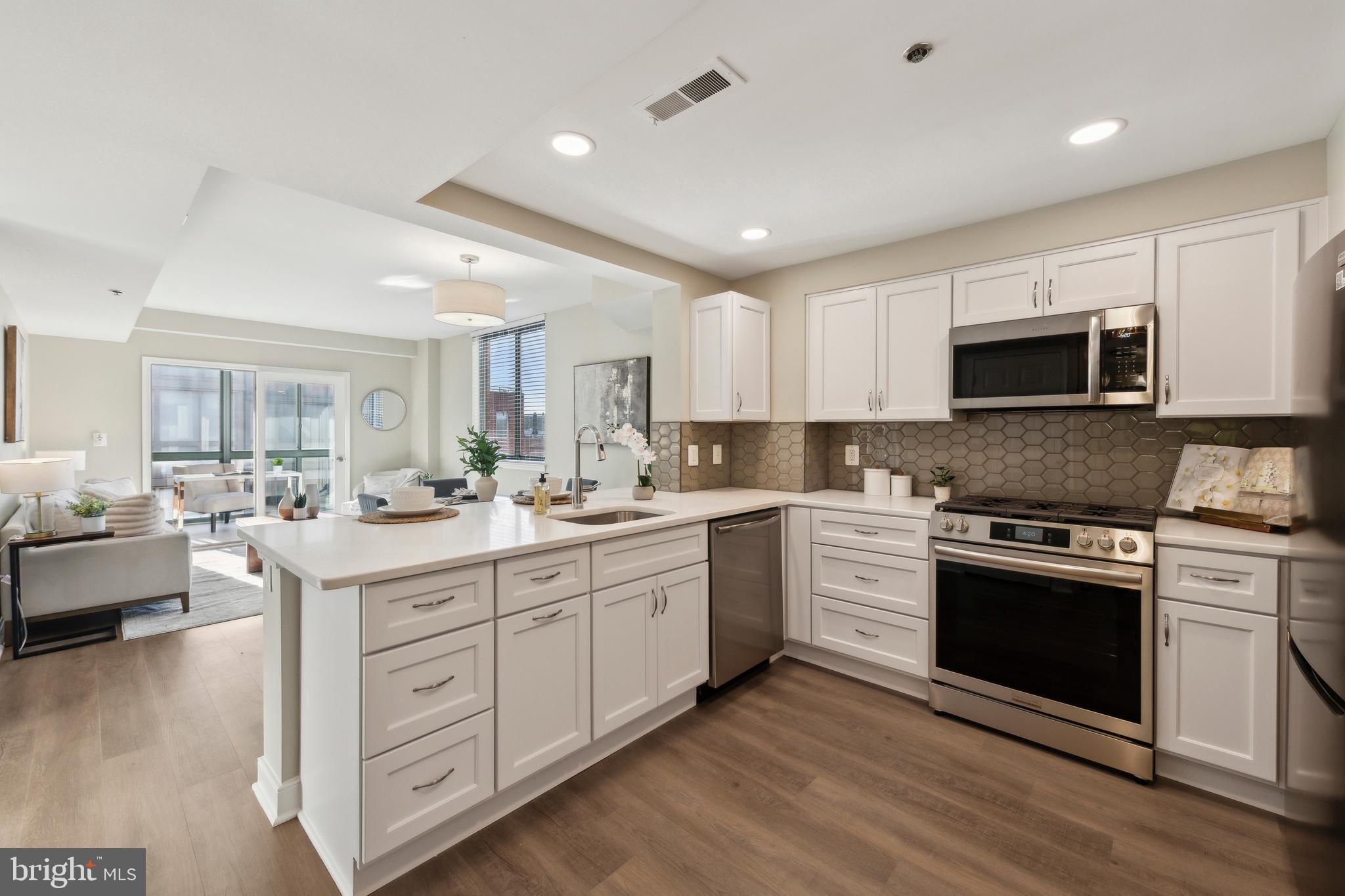 WINDSOR PLAZA - Residential