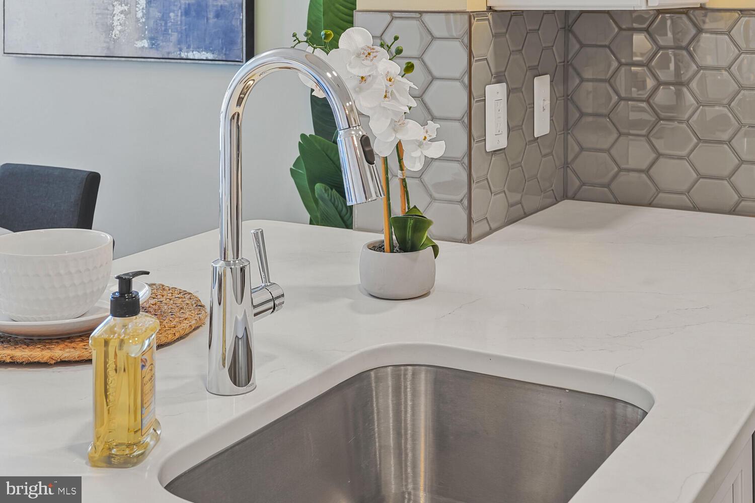 WINDSOR PLAZA - Residential