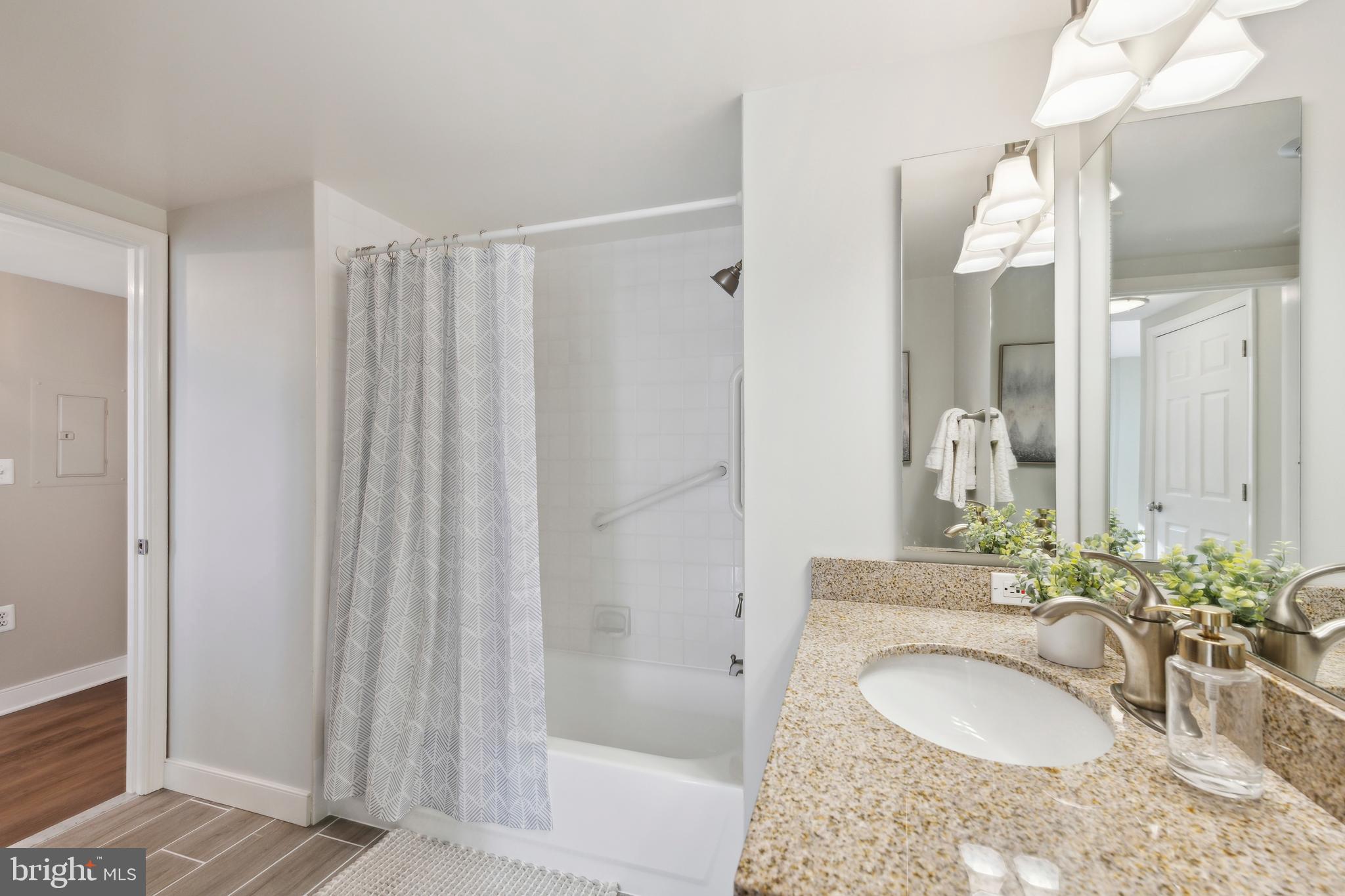 WINDSOR PLAZA - Residential