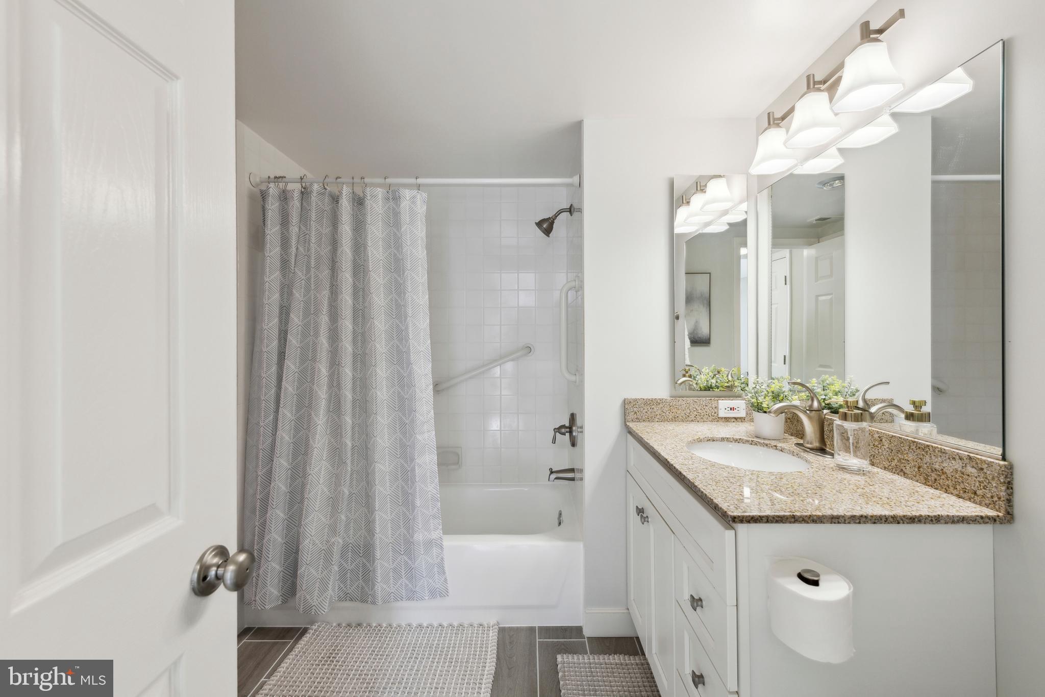 WINDSOR PLAZA - Residential