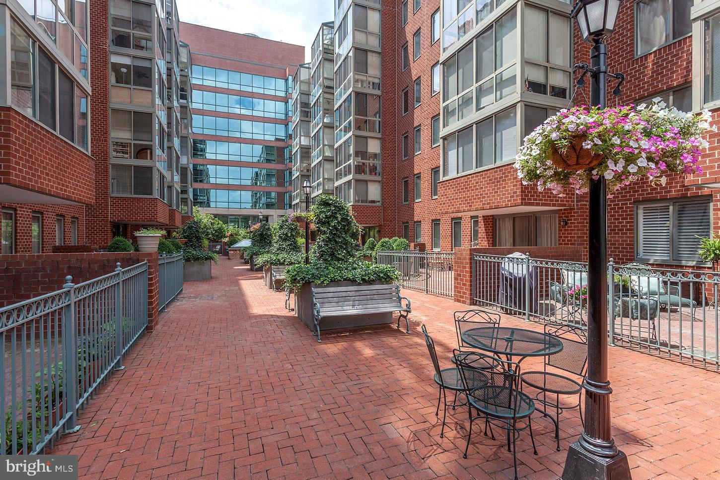 WINDSOR PLAZA - Residential