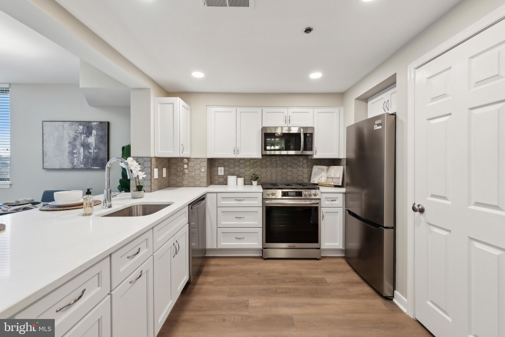 WINDSOR PLAZA - Residential