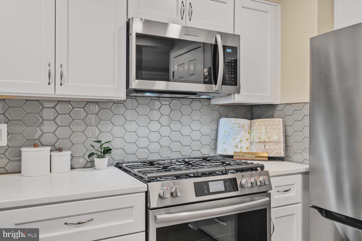 WINDSOR PLAZA - Residential