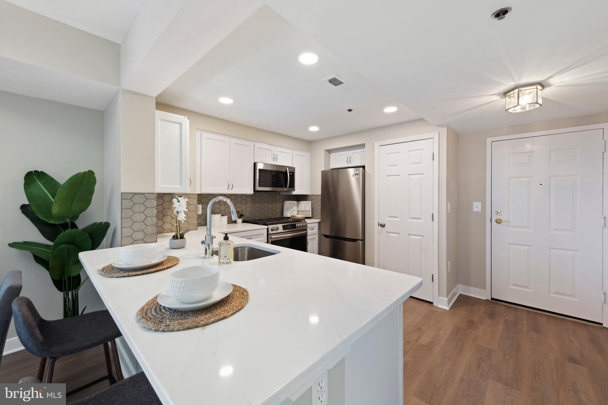 WINDSOR PLAZA - Residential