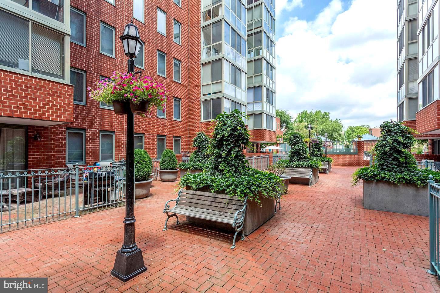 WINDSOR PLAZA - Residential