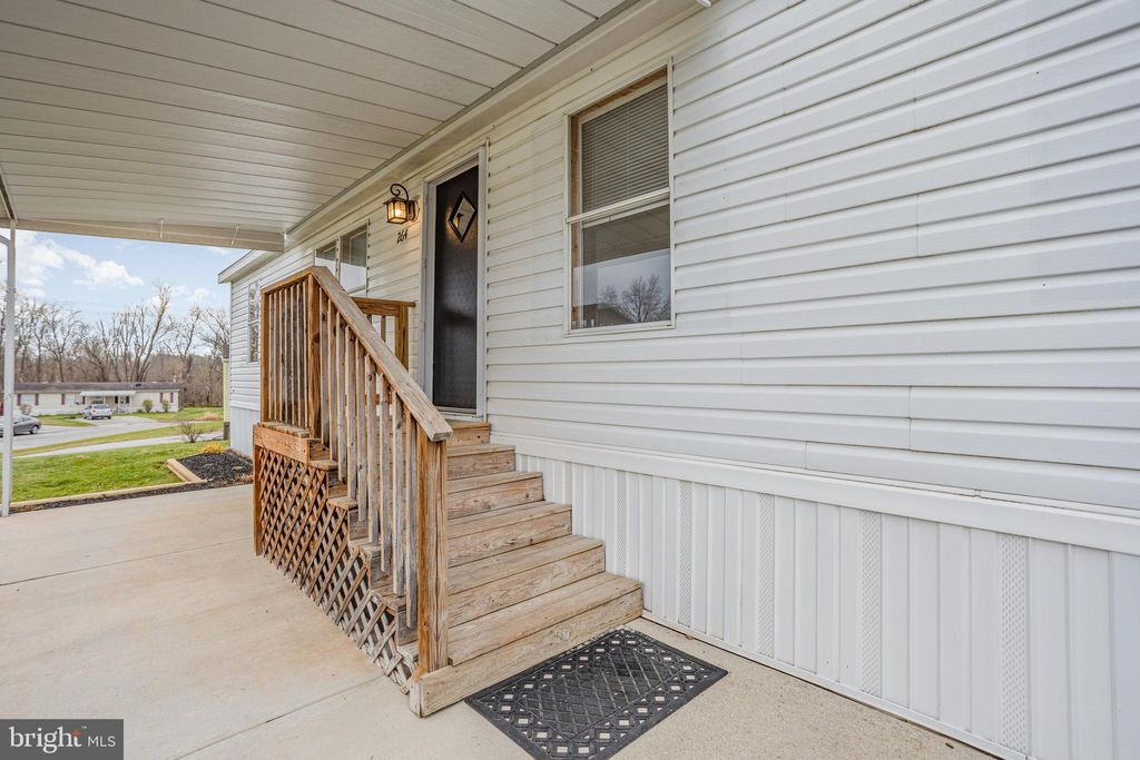 Photo of 264 Westwood Drive, YORK, PA 17404 (MLS # PAYK2094398)