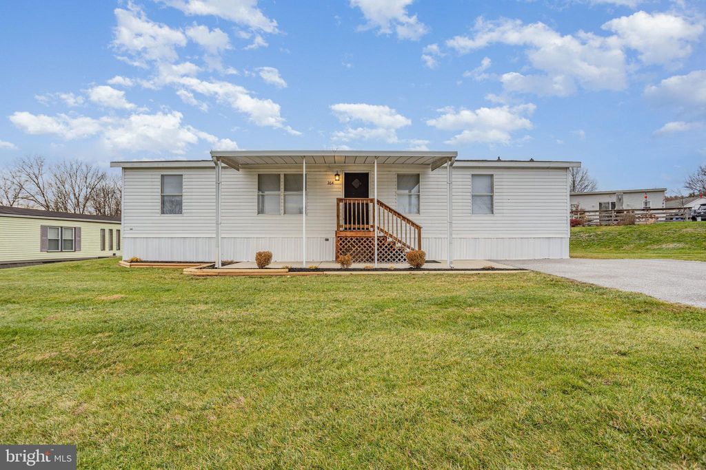 Photo of 264 Westwood Drive, YORK, PA 17404 (MLS # PAYK2094398)