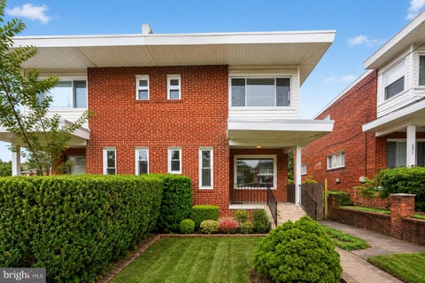 Photo of 655 Kensington Place NE, WASHINGTON, DC 20011 (MLS # DCDC2279836)