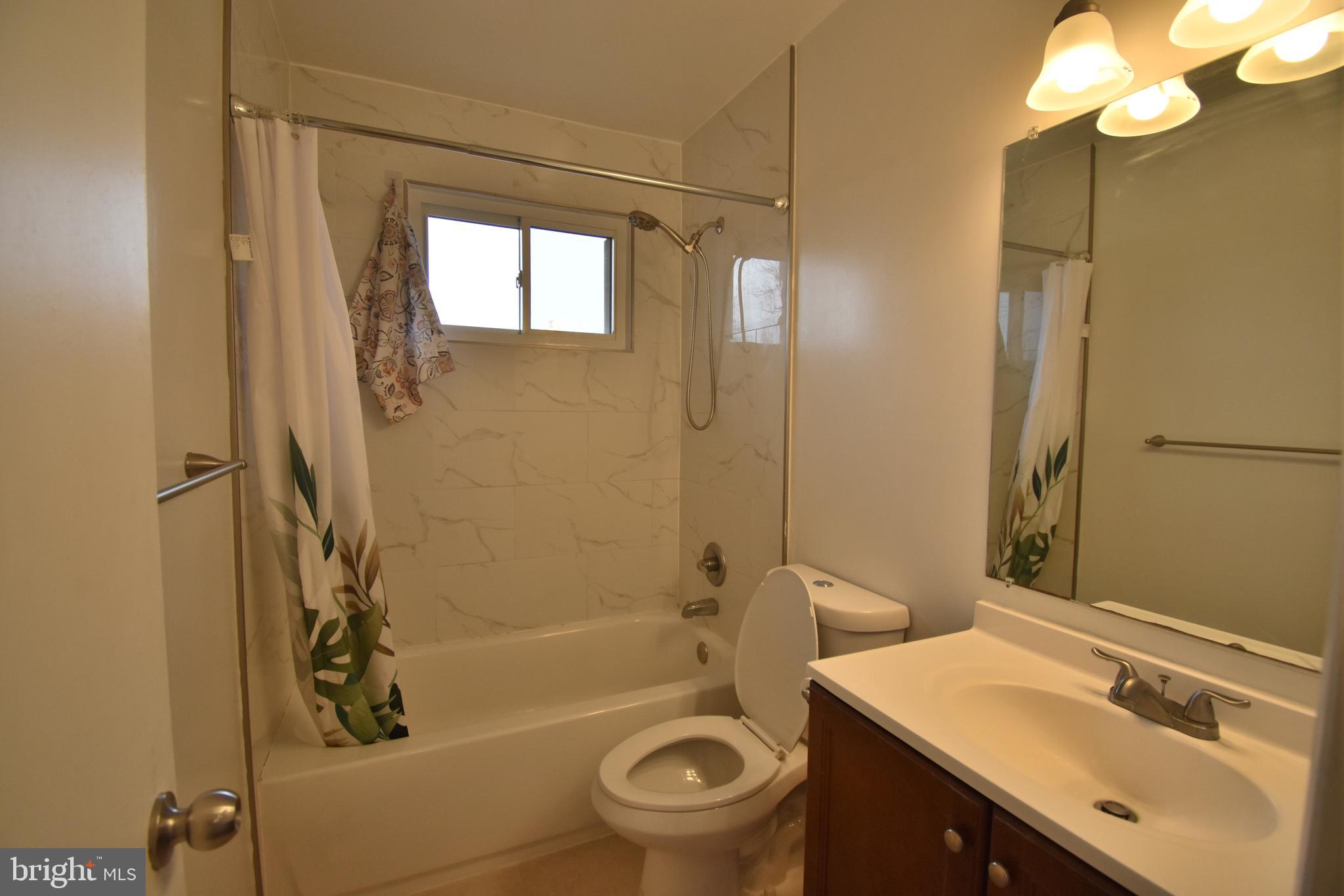 ASPEN HILL PARK - Residential Lease