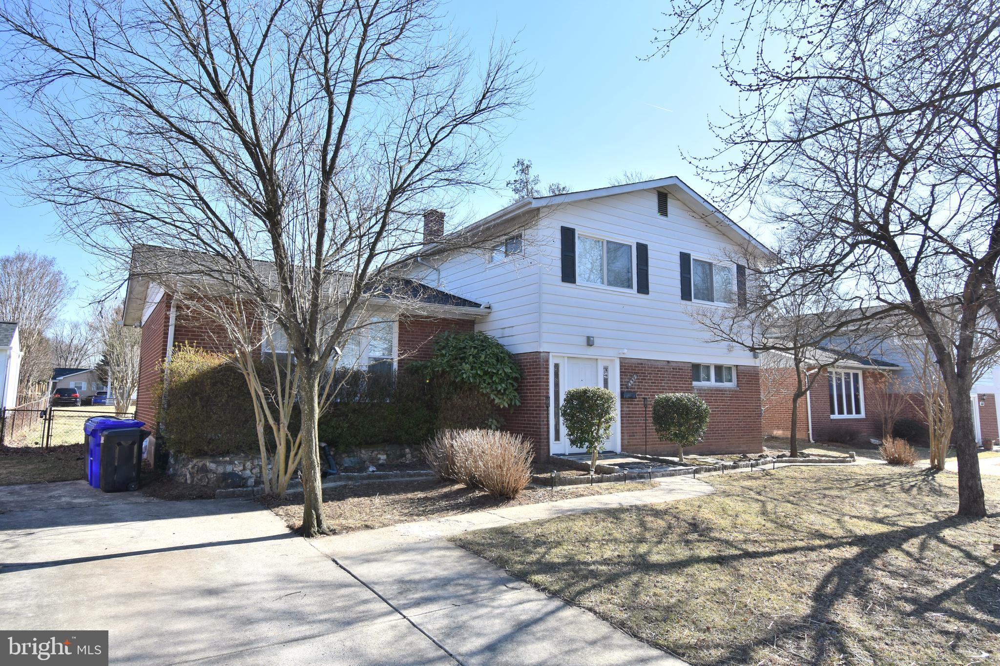 This split-level detached home with 4 bedrooms and 2.5 bathrooms can check all your boxes! ✔Spacious & plenty of storage ✔Big & flat backyard w/a shed ✔Not too many stairs ✔2 driveway parking spots & plenty of street parking ✔Conveniently close to major roads & retail.
Kitchen is equipped with granite counters and stainless steel appliances, while upper level has hardwood floors throughout. Minimum credit score 630 and annual income should exceed 35x the monthly rent. No bankruptcy(s), foreclosure(s), and/or eviction in prior 7 years, and no outstanding collection(s). No smoking permitted and pets considered on a case-by-case basis.