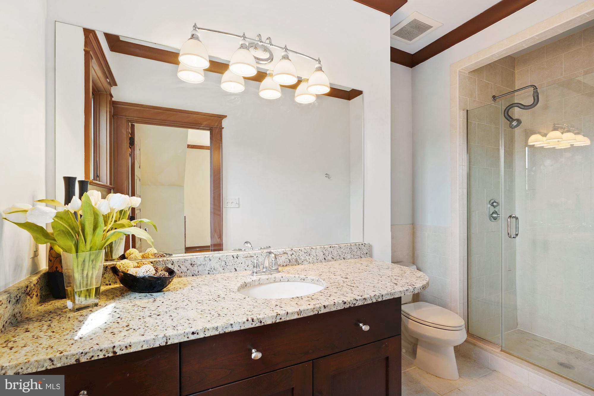 COUNTRY CLUB MANOR - Residential