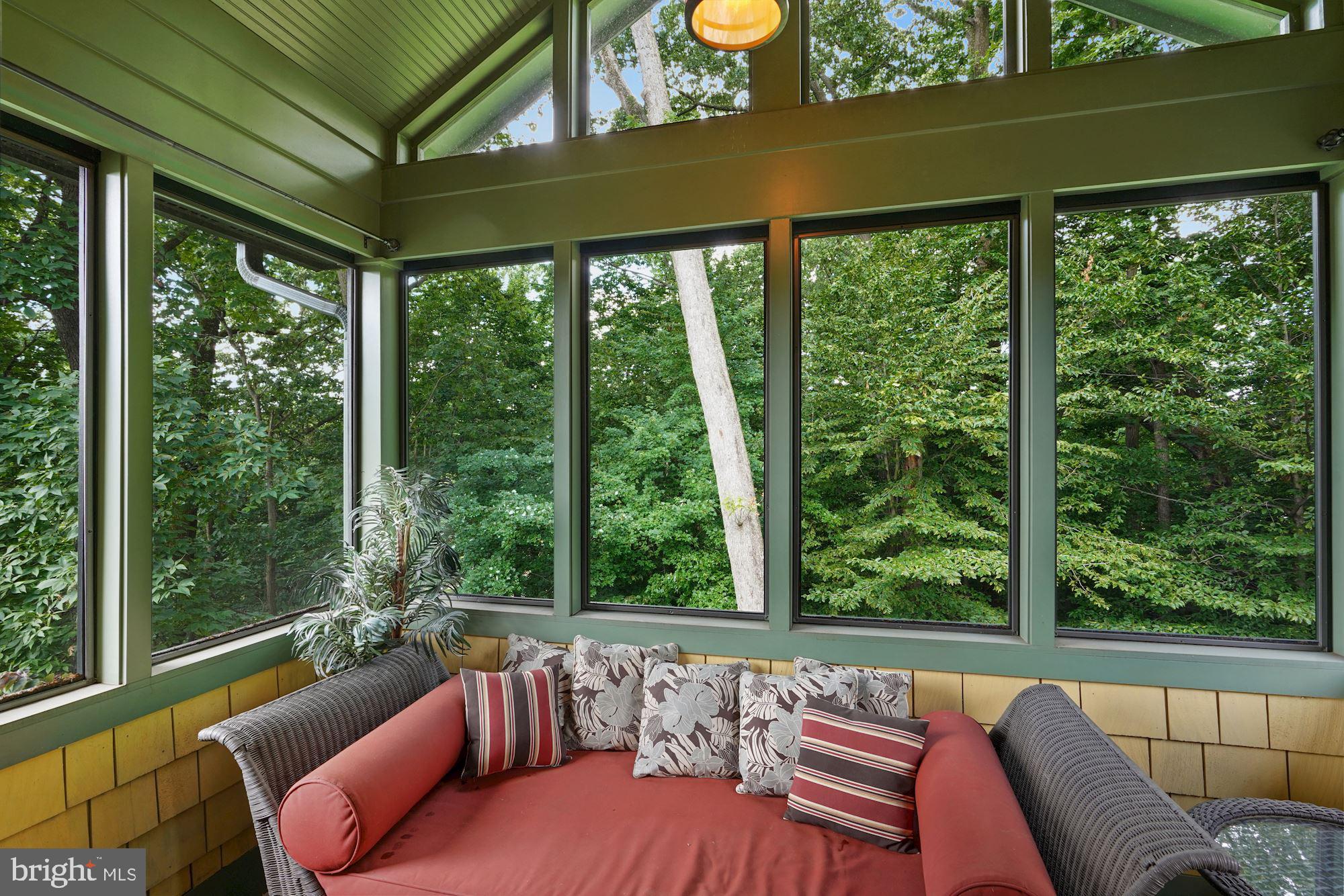 COUNTRY CLUB MANOR - Residential