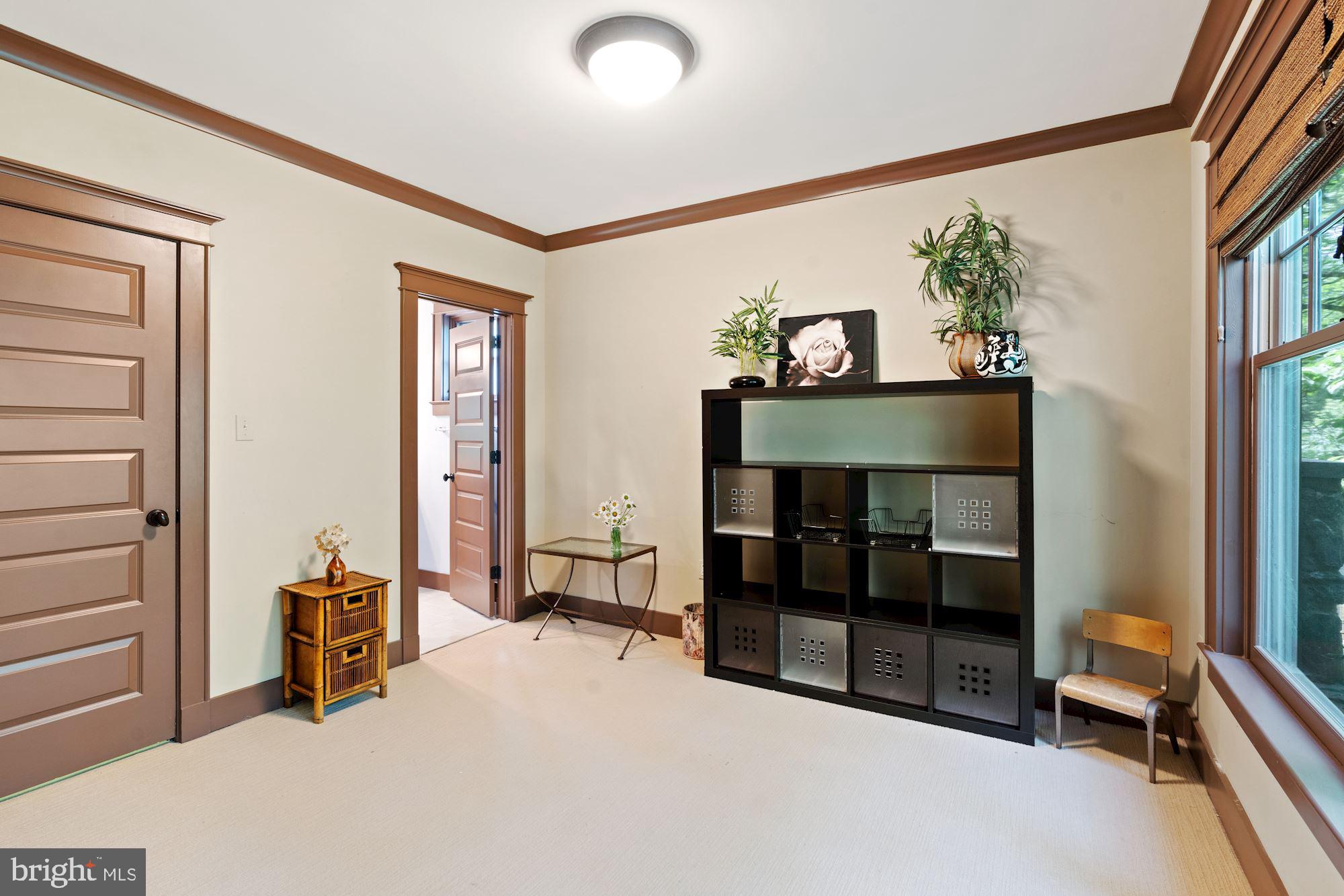 COUNTRY CLUB MANOR - Residential